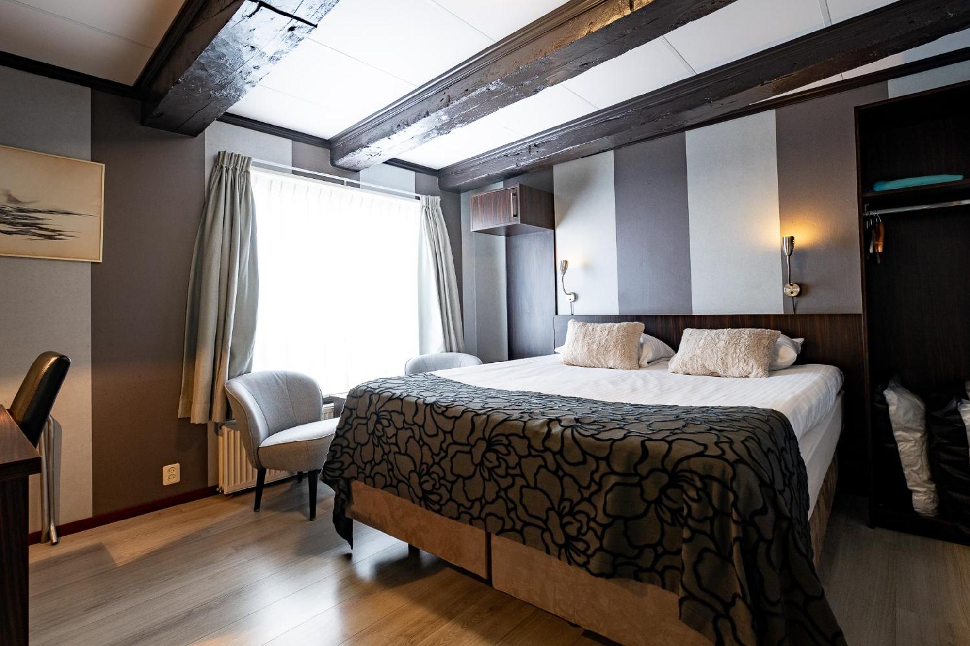 Hotel Zeezicht ฮาร์ลิงเงน ภายนอก รูปภาพ